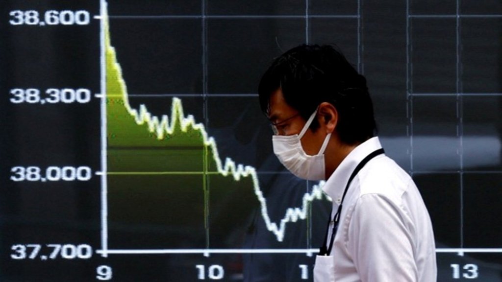 石破茂宣布辭職，記者會發表談話時神情哀傷