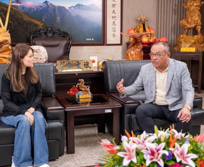 企業攜手公益,HOII捐款苗栗助學行動紀實 HOII林少萍與卓越傳媒前往苗栗捐助弱勢學童公益活動現場