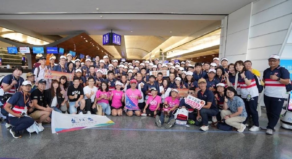 政大戈20 EMBA隊伍整裝出發參加戈壁挑戰賽，創下台灣歷年最高人數紀錄