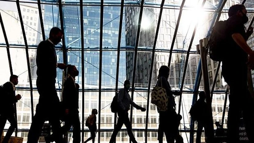 2025年美國初次申請失業救濟金人數升至263,000人，顯示就業市場轉弱