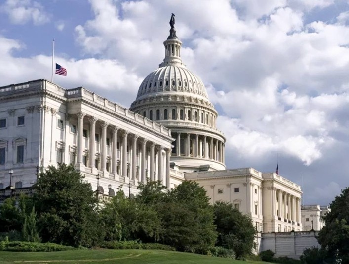 美國經濟走向滯脹風險，政策分歧與全球信心動搖