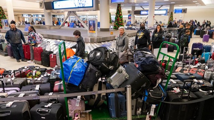 航班延誤持續增加,美國空管人力陷危機 美國機場航班因政府停擺造成大規模延誤,旅客滯留候機