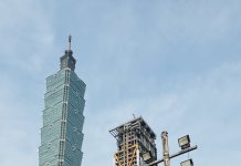 「2025國際住棚文化藝術節」透過AI音樂創作為花蓮祈福 2025住棚文化藝術節於四四南村登場,全球AI音樂作品為花蓮祈福