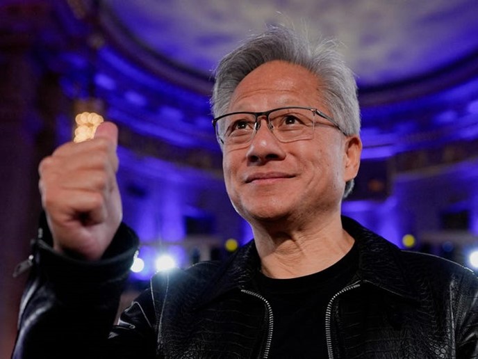 輝達執行長黃仁勳強調H-1B簽證對研發與國際人才的重要