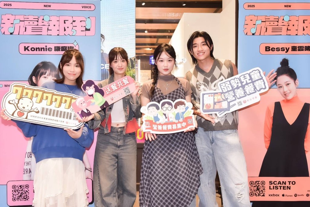 童雲晞、康庭瑋快閃演唱 為公益獻聲 童雲晞與康庭瑋在西門町公益快閃演唱現場照片