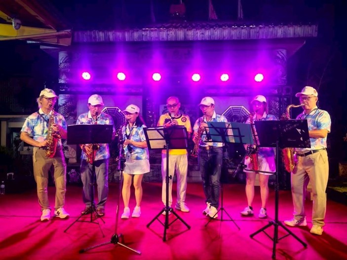 無極武恩聖宮中秋晚會現場照片|公益結合藝文演出 小朋友在無極武恩聖宮中秋公益晚會舞台上才藝表演,場面溫馨熱鬧