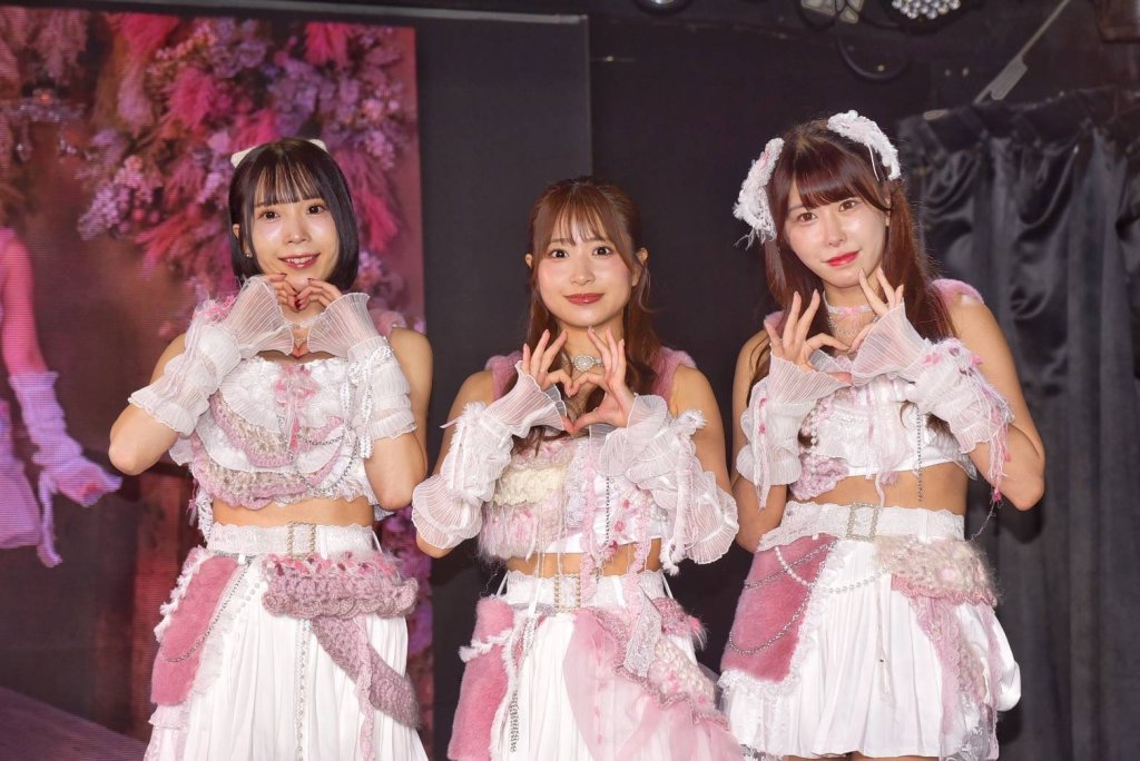 SORRY.IDOL 首度來台街頭發海報邀粉絲 公演成功舉行 SORRY.IDOL 成員在台北街頭親自發放公演宣傳海報