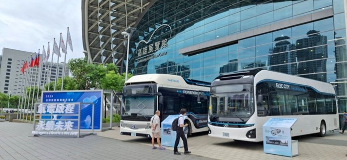 聯華林德展示全台首輛氫燃料電池重型卡車，象徵氫能交通啟動