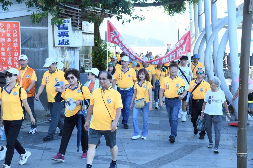 2025年國際獅子會淡水反毒健走活動現場，獅友與民眾熱情參與