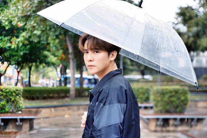 SVETA心動女孩〈耍心機 Mind Game〉MV由金志遙執導，重現經典天王造型