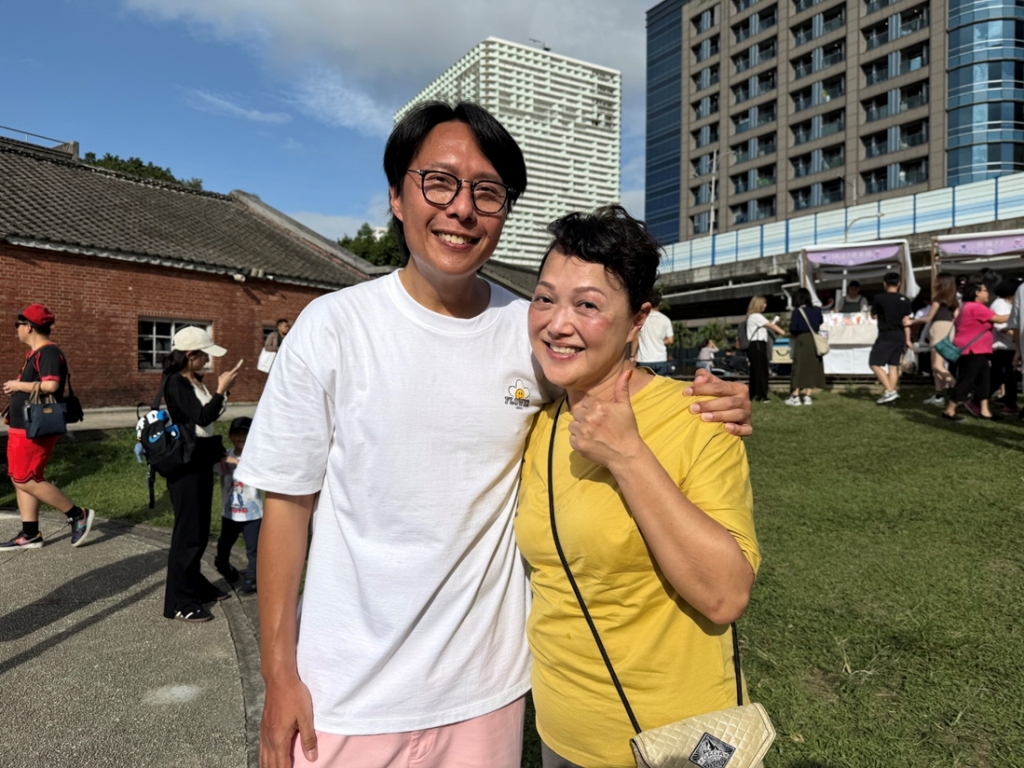 Beyond劉志遠、謝宇威、柯大堡與張啟樂在港節登台演出引發全場大合唱