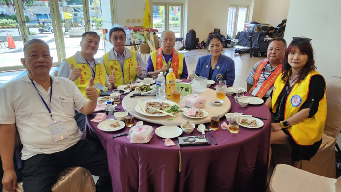 世界李氏宗親總會2025懇親大會盛況 李全教總會長帶領宗親進場,2025世界李氏宗親大會於三重體育館盛大舉行