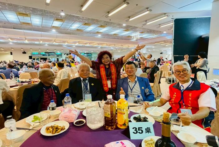 世界李氏宗親總會2025懇親大會盛況 李全教總會長帶領宗親進場,2025世界李氏宗親大會於三重體育館盛大舉行