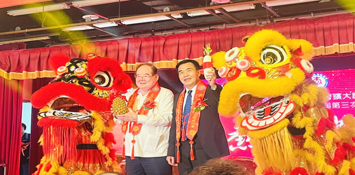 世界李氏宗親總會2025懇親大會盛況 李全教總會長帶領宗親進場,2025世界李氏宗親大會於三重體育館盛大舉行