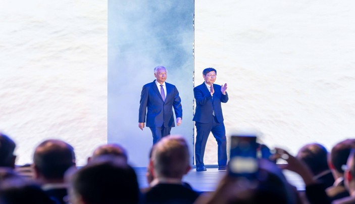 鴻海科技日2025 AI工廠與NVIDIA合作展示 鴻海科技日2025(HHTD25)現場,NVIDIA、OpenAI 與鴻海共同展示 AI 工廠與超級運算技術