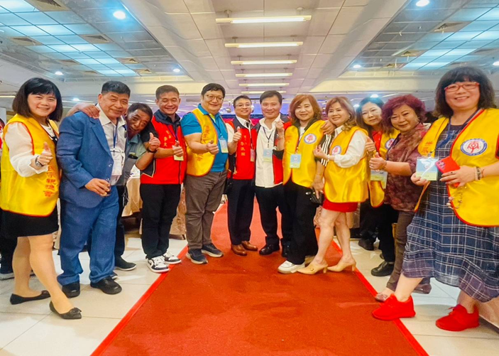 世界李氏宗親總會2025懇親大會盛況 李全教總會長帶領宗親進場,2025世界李氏宗親大會於三重體育館盛大舉行