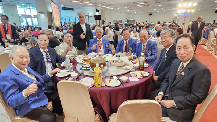 李全教總會長帶領宗親進場，2025世界李氏宗親大會於三重體育館盛大舉行