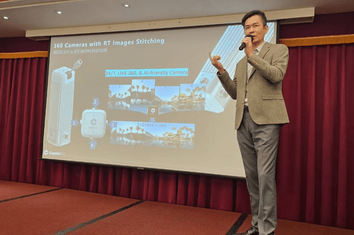 ESMA 2025 尾牙活動，信驊科技謝承儒分享 AI 720 度全景視覺與遠端管理技術