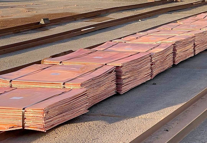 銅價高檔震盪 LME 銅市供需趨勢 國際銅價在降息預期與供應受限支撐下維持高檔震盪