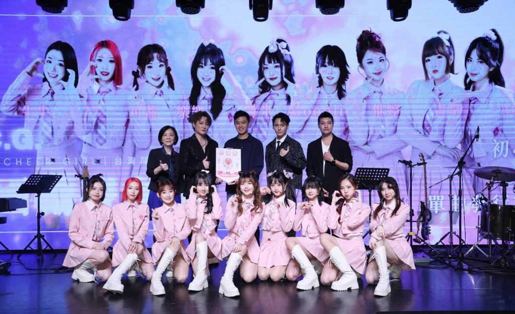 阿沁與L.C.G.勵齊女孩出席記得愛聖誕公益活動，呼籲社會關注弱勢