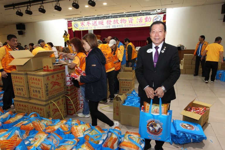 國際獅子會300B1區於新北市三重小巨蛋舉辦寒冬送暖物資發放活動