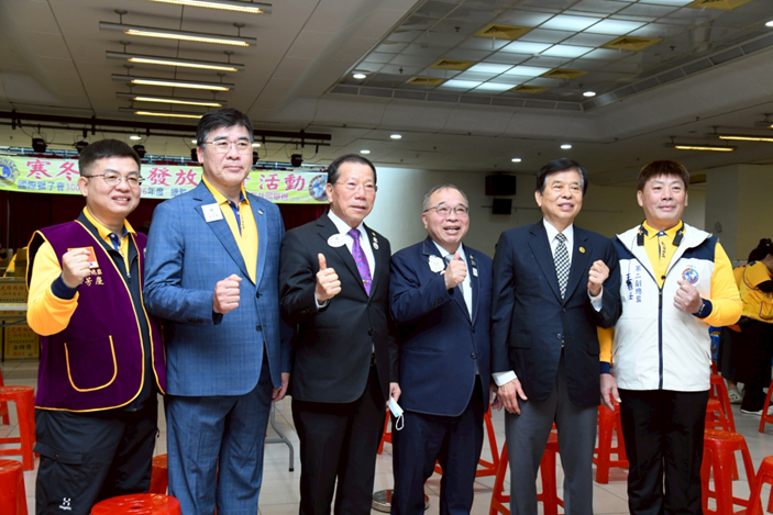 國際獅子會300B1區寒冬送暖 國際獅子會300B1區於新北市三重小巨蛋舉辦寒冬送暖物資發放活動