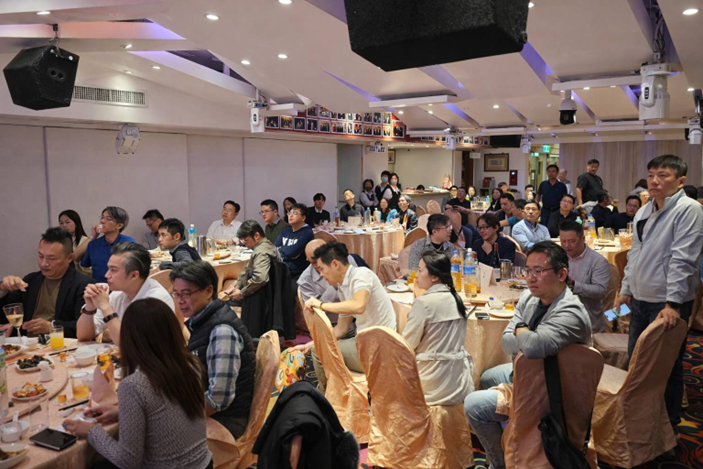 ESMA 2026春酒論壇現場，華潤半導體總經理謝明智發表AI與半導體供應鏈專題演講