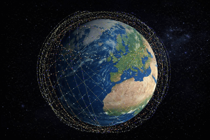 SpaceX火箭與Starlink衛星象徵太空AI算力基礎設施布局