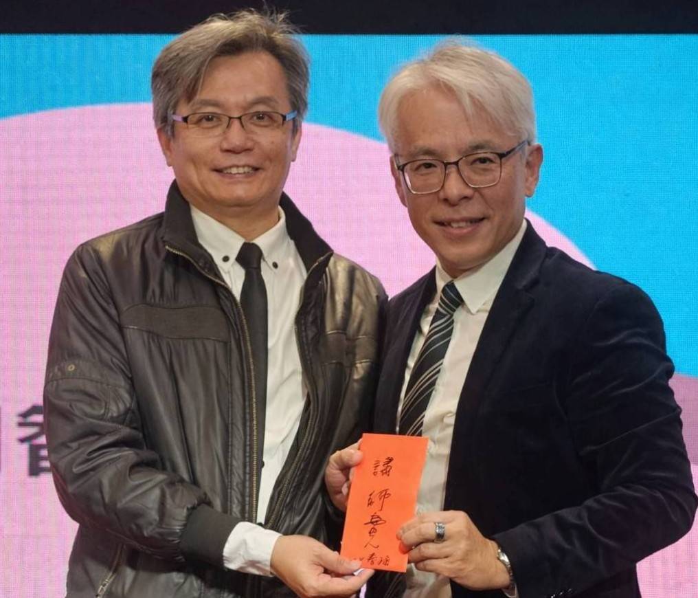 ESMA 2026春酒論壇現場，華潤半導體總經理謝明智發表AI與半導體供應鏈專題演講