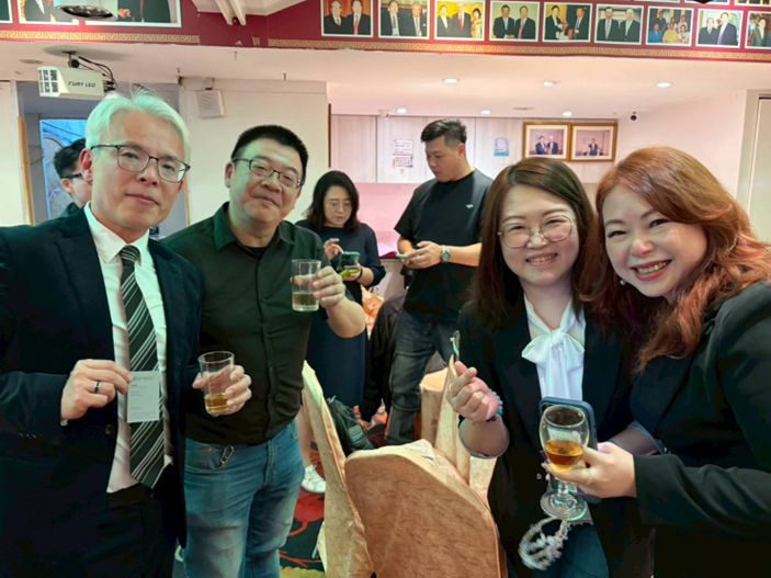 ESMA 2026春酒論壇現場，華潤半導體總經理謝明智發表AI與半導體供應鏈專題演講