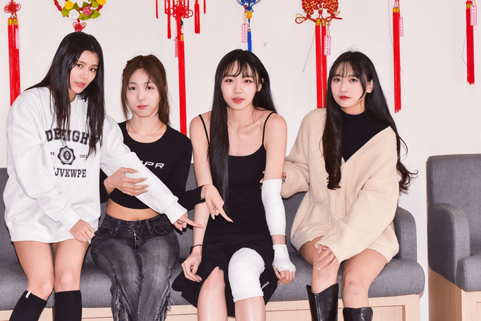 紅心字會募年菜公益活動啦啦隊大使合影 啦啦隊女孩各務礼美奈、十一、飛飛與貝拉出席紅心字會募年菜公益活動