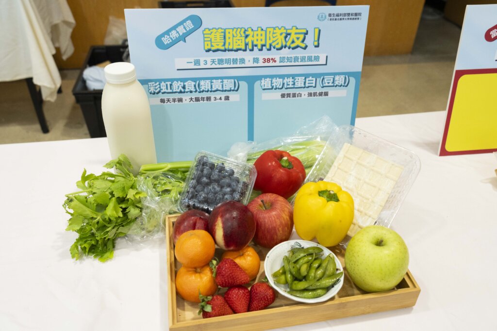 雙和醫院院長李明哲與北醫團隊、葉天忻醫師出席失智預防與護腦研究成果說明會