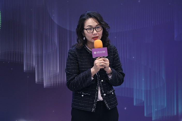 亞東醫院病友陳先生以居家透析治療遠赴加拿大黃刀鎮追極光