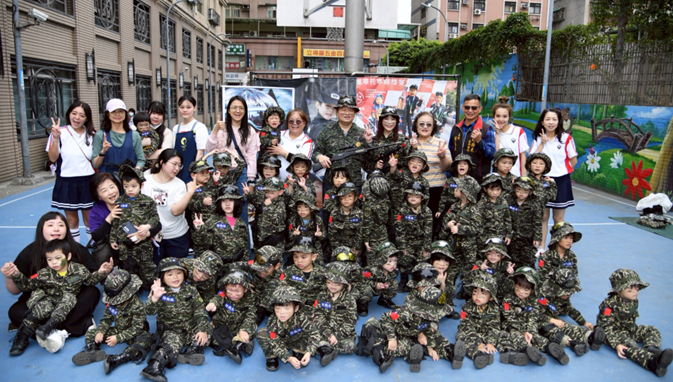 佳南幼兒園攜手小兵日記舉辦軍事體驗營，孩子在闖關活動中學習愛與陪伴