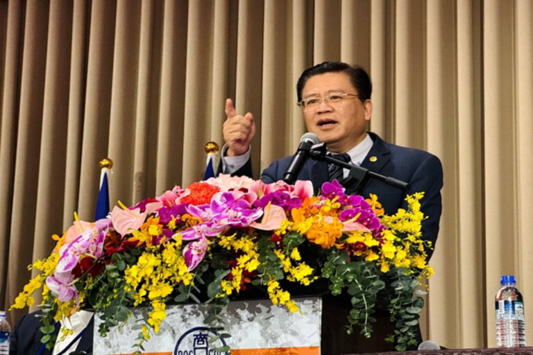 商總理事長許舒博率九大產業代表召開記者會 籲政府加速兩岸溝通開放