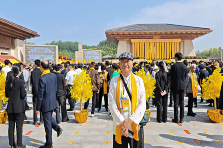 臺灣詩人謝明輝赴河南新鄭黃帝故里拜祖並以詩詞唱和傳遞中華文化根脈 這個 alt 有主詞、地點、事件、文化意義，適合 Google 圖片與 Google News。