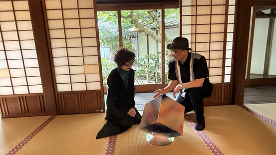 《Colors特展》於京都皇家御寺泉涌寺展出，蔡爾平、張義明、岡本孝以彩鑲瓷、彩虹燒與攝影作品展開台日藝術交流