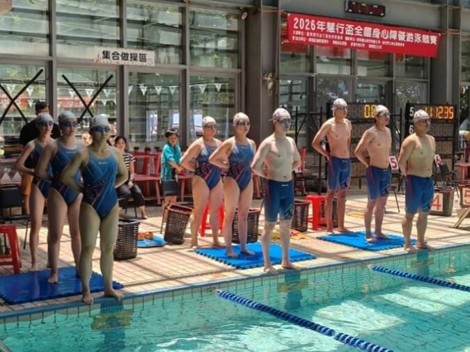 2026慧行盃全國身心障礙游泳競賽選手在華江高中泳池奮力前進