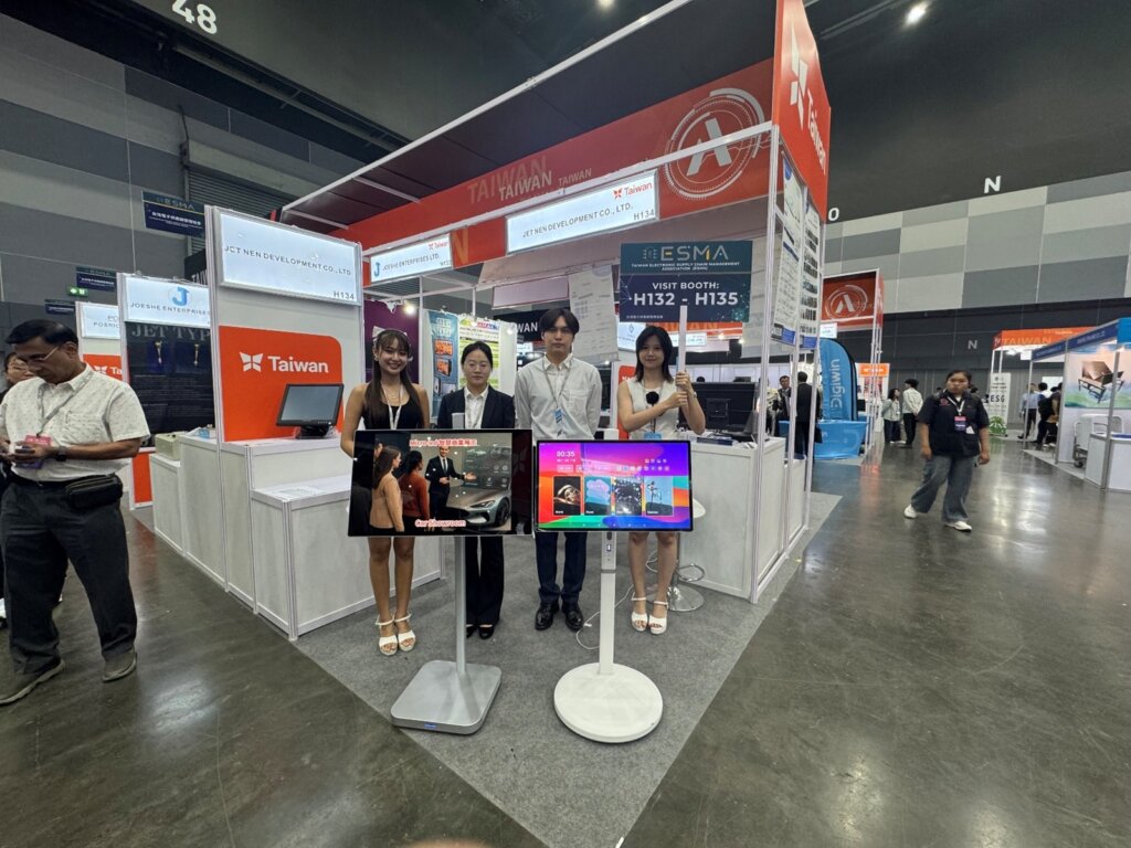 IIES 2026台灣館展出達輝國際透明Micro LED雙面顯示與AI智慧顯示應用