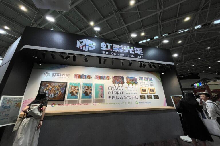 虹彩光電於 COMPUTEX 2026 展出 B3 膽固醇液晶電子紙，展現全彩低功耗顯示技術