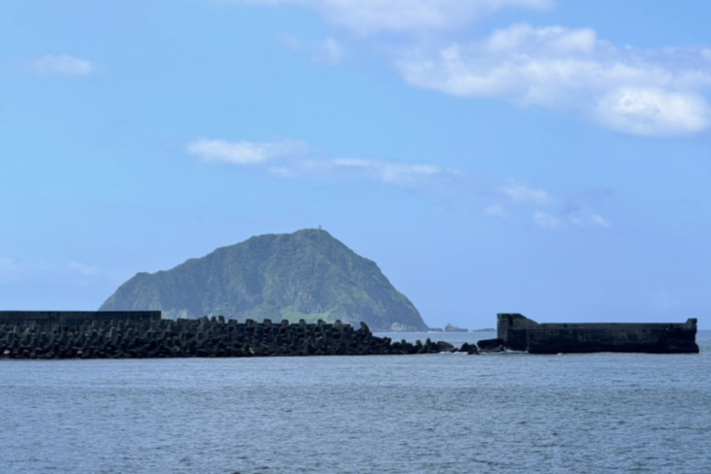 基隆市聯合海葬自八斗子漁港搭船出海舉行