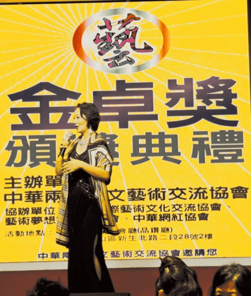 金卓獎十周年頒獎典禮得獎者與主辦單位代表合影