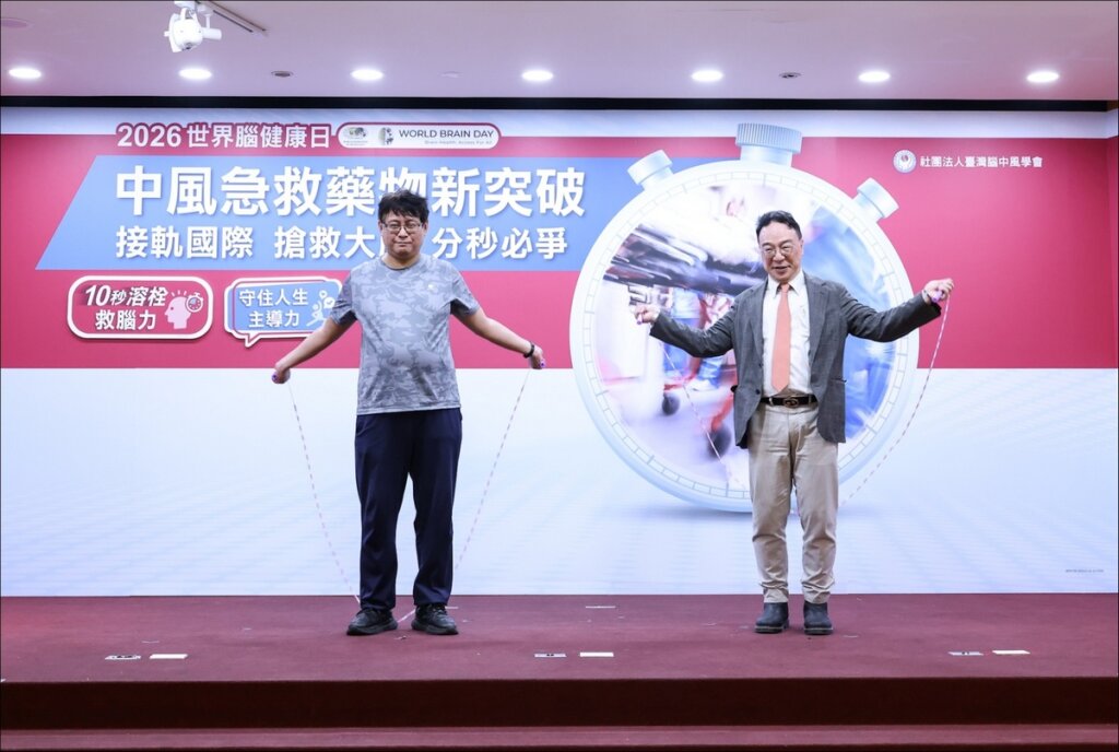 台灣腦中風學會理事長陳龍於世界腦健康日說明中風溶栓治療與黃金救援時間