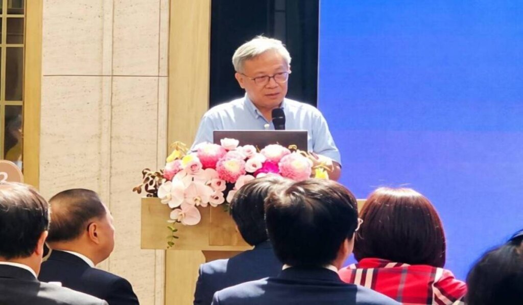 張慶瑞博士解析量子科技與量子AI 鴻海研究院張慶瑞博士於三三會七月例會演講量子科技與量子AI