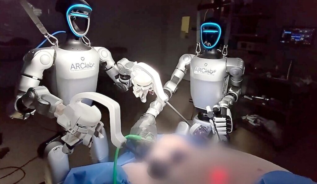 宇樹人形機器人完成活體微創手術試驗 宇樹人形機器人完成活體微創手術試驗