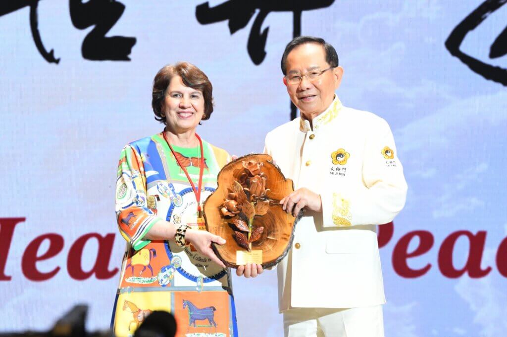 太極門創立60週年文化饗宴，洪道子博士與國際貴賓共同點亮Peace 60