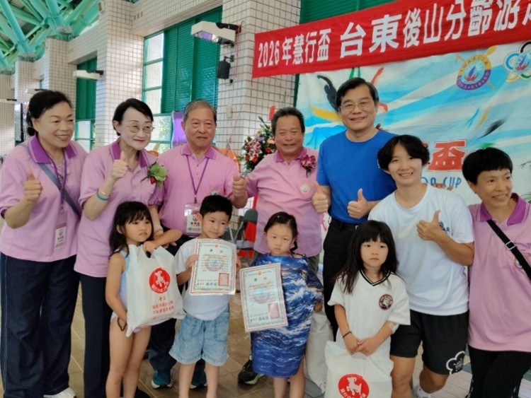 2026慧行盃後山分齡游泳錦標賽現場 2026慧行盃後山分齡游泳錦標賽選手在臺東體中游泳池參賽