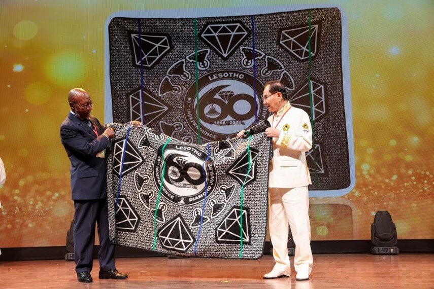 洪道子與五國前領導人在太極門60週年多倫多活動點亮PEACE 60心燈