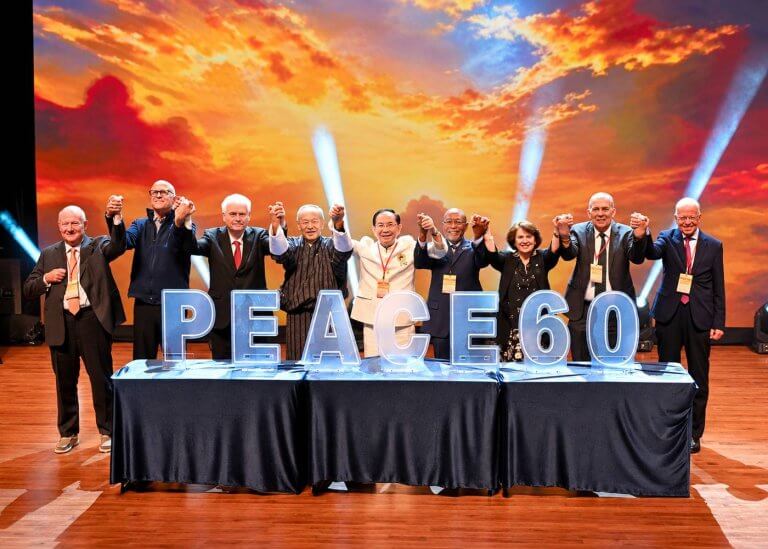 洪道子與五國前領導人在太極門60週年多倫多活動點亮PEACE 60心燈